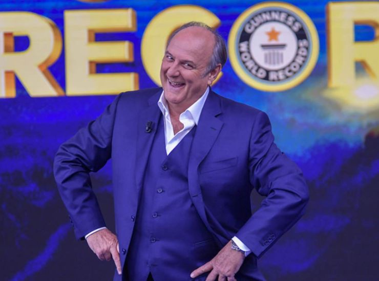 Gerry Scotti ne Lo show dei record foto rete ildemocratico.com 20221223