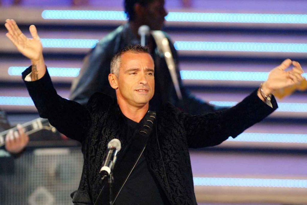 Eros Ramazzotti e la confessione in diretta televisiva | Fan sconvolti dalla notizia