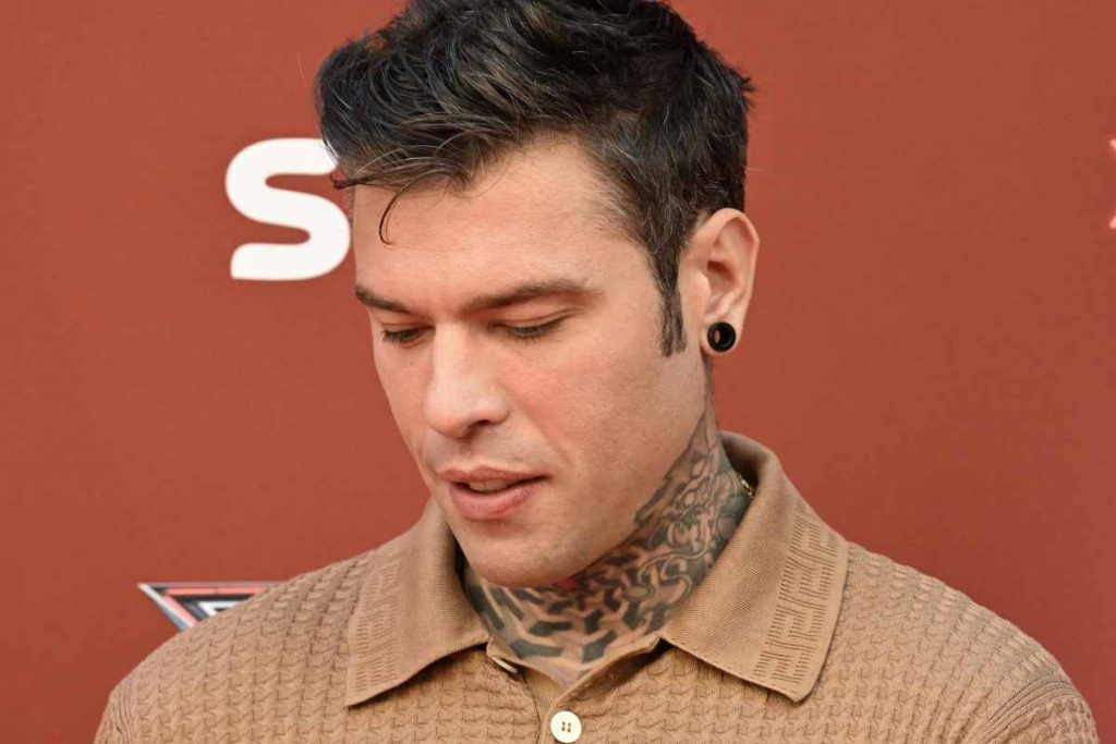 Fedez, il noto rapper ‘fatto fuori’ in questo modo: nei suoi confronti nessuna pietà