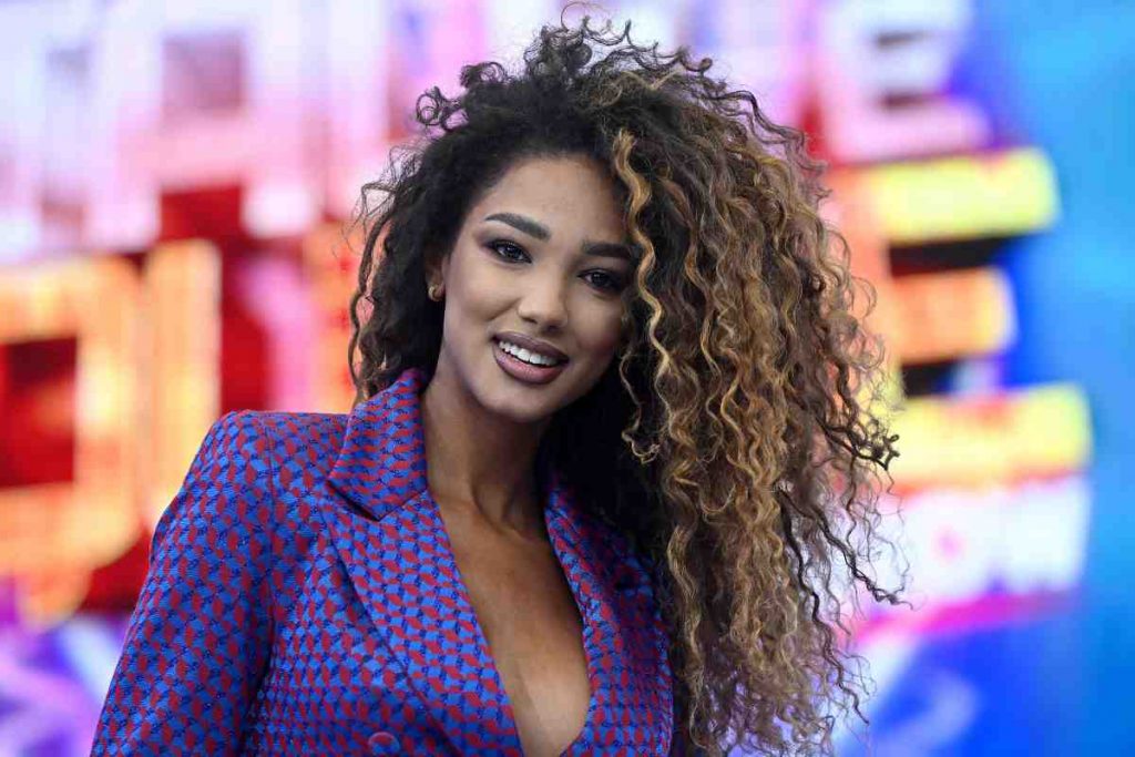 Samira Lui cambia totalmente look, addio alla sua chioma riccia: cosa ha fatto ai capelli