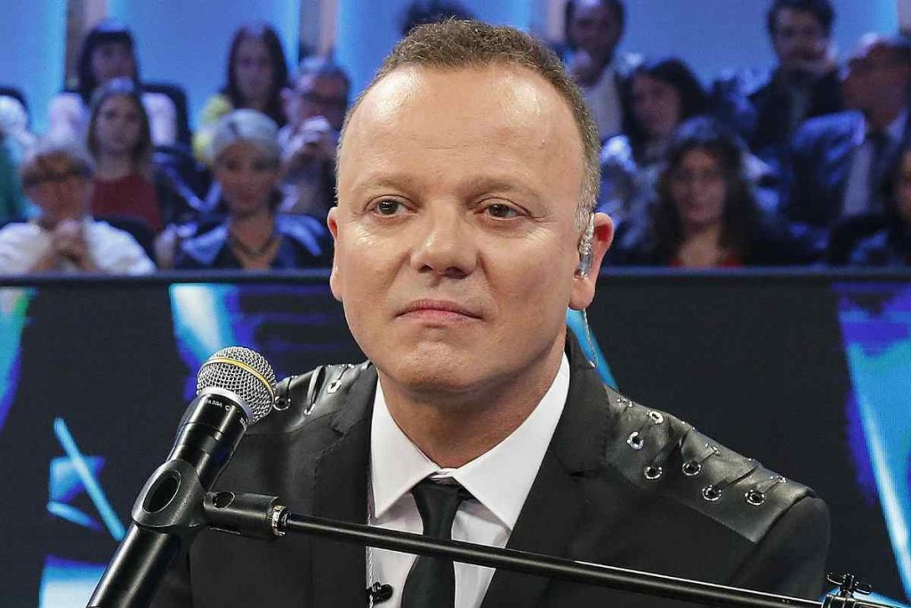 Gigi D’Alessio, grande dolore in famiglia: cosa è successo al figlio, fan preoccupati