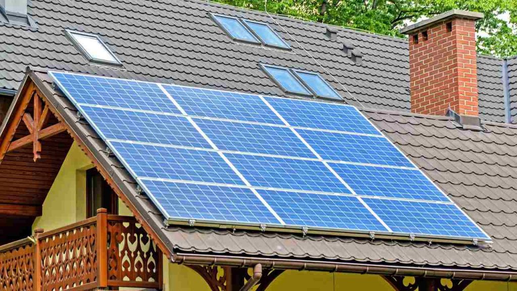 Fotovoltaico, ho installato i pannelli da un mese: pensavo di risparmiare ma ho pagato il triplo | Non conoscevo questa clausola